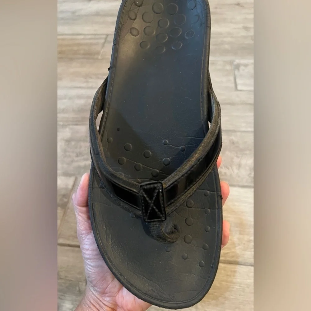 Vionic Tide II toe black thong sandals, size 10 1/2